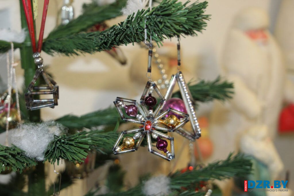 В Дзержинске открылась выставка советских елочных игрушек и украшений