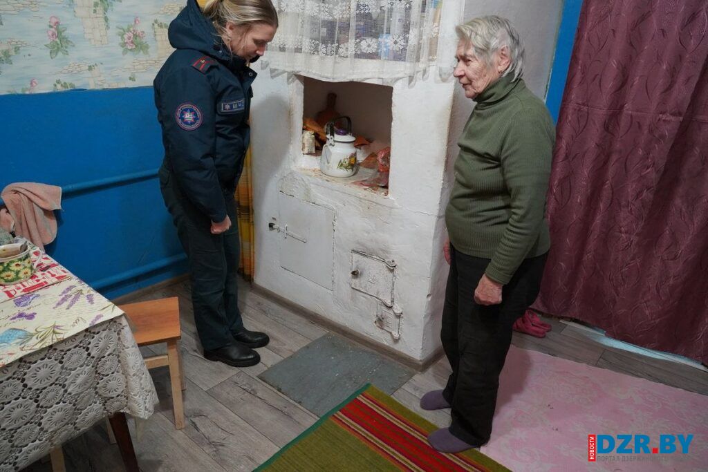Дзержинские спасатели проводят беседы с жителями о важности установки АПИ в домах