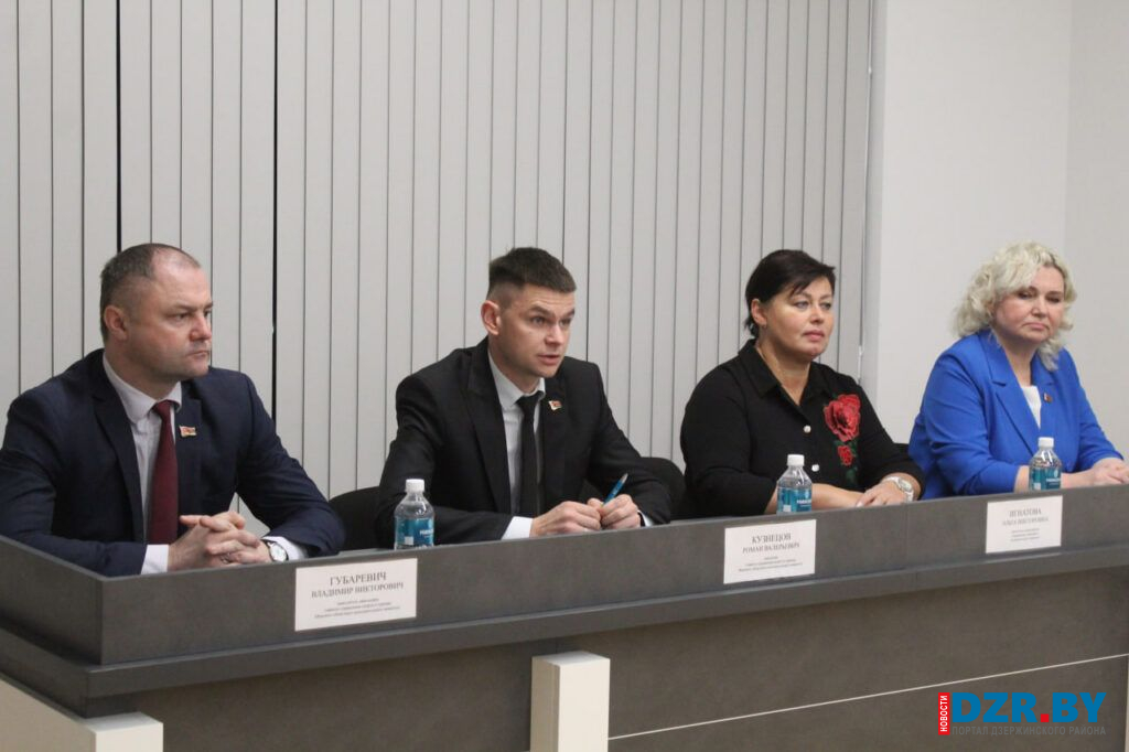 Когда закончат ремонт стадиона в Дзержинске и что будет с «Арсеналом»? Единый день информирования прошел в ДЮСШ