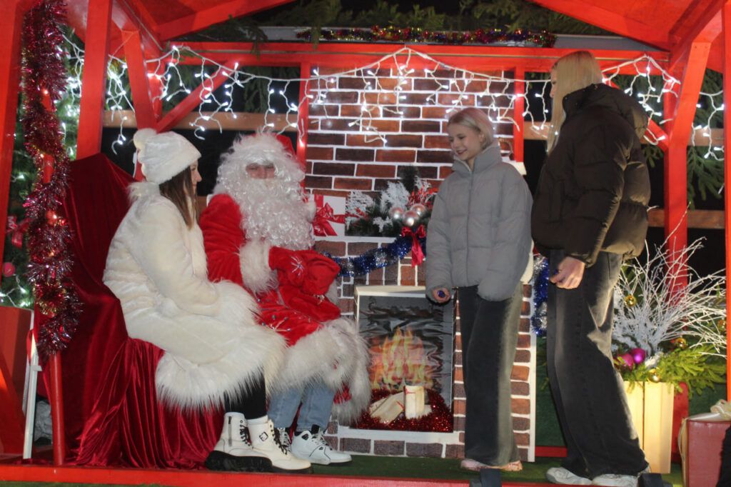 Дзержинцы разных поколений поделились детскими воспоминаниями о зимнем празднике
