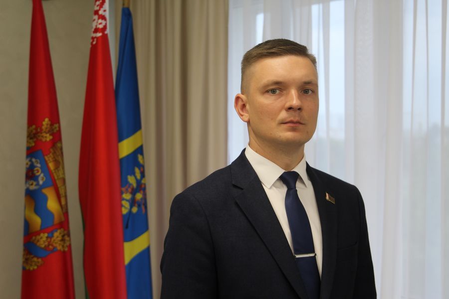 Глава района поздравляет работников сферы страхования с профессиональным праздником