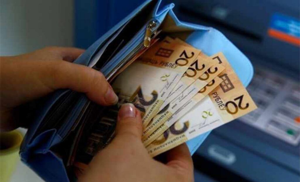 Зарплата бюджетников вырастет с января 2026 года после повышения базовой ставки