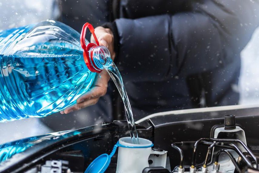 Токсичная незамерзайка: что на самом деле льют в бачки белорусские водители