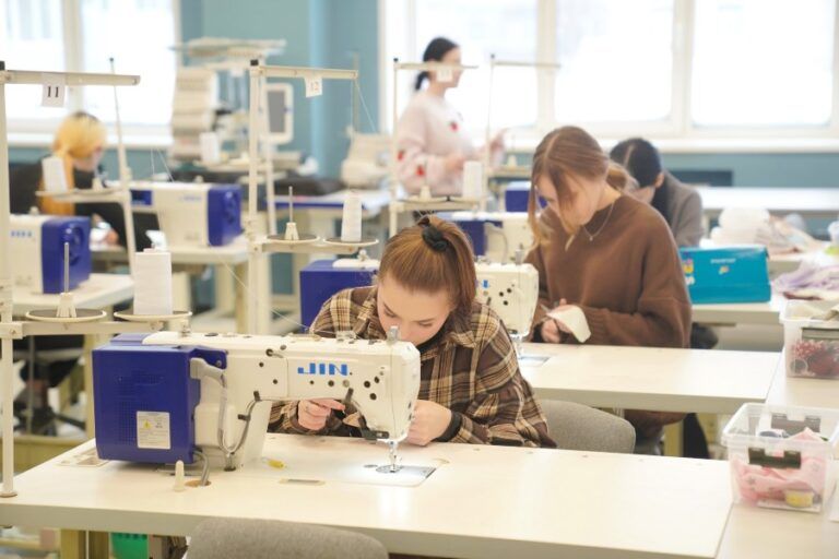 Как школьнику выбрать подходящую профессию, рассказали в Минобразования 