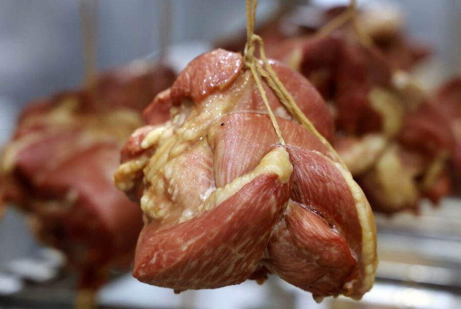 Почему этот рулет признали эталоном: репортаж с производства агрокомбината «Дзержинский»