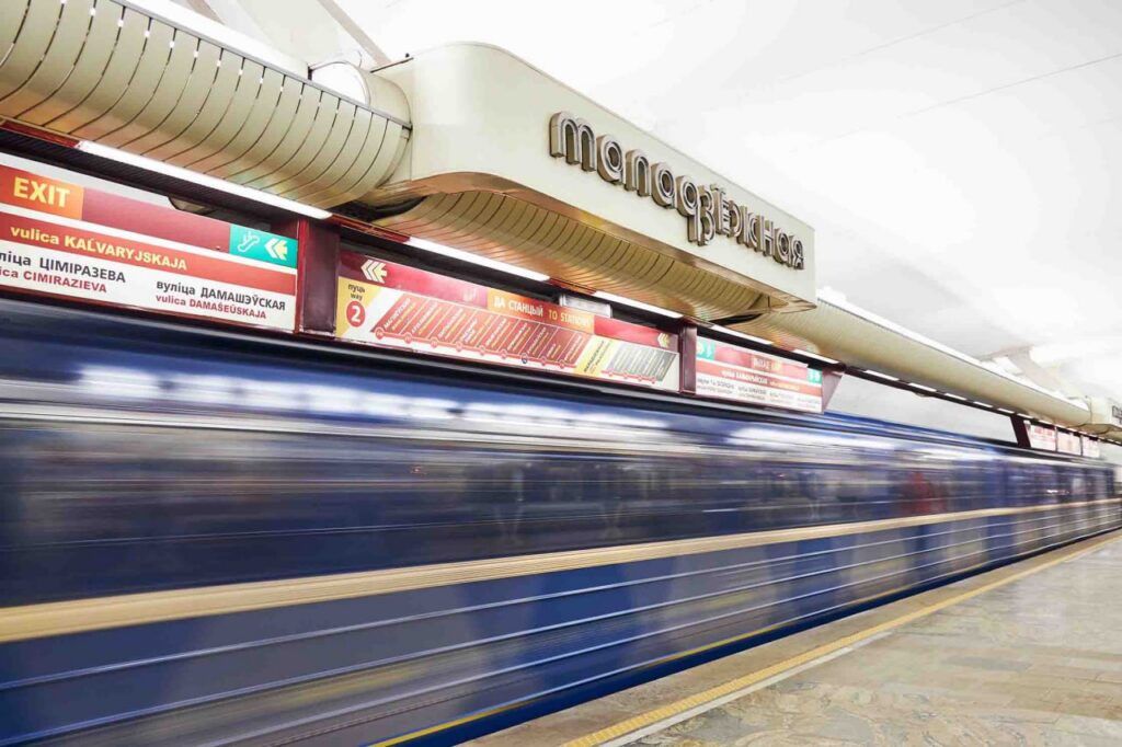Минское метро меняет график движения поездов из-за снежного циклона
