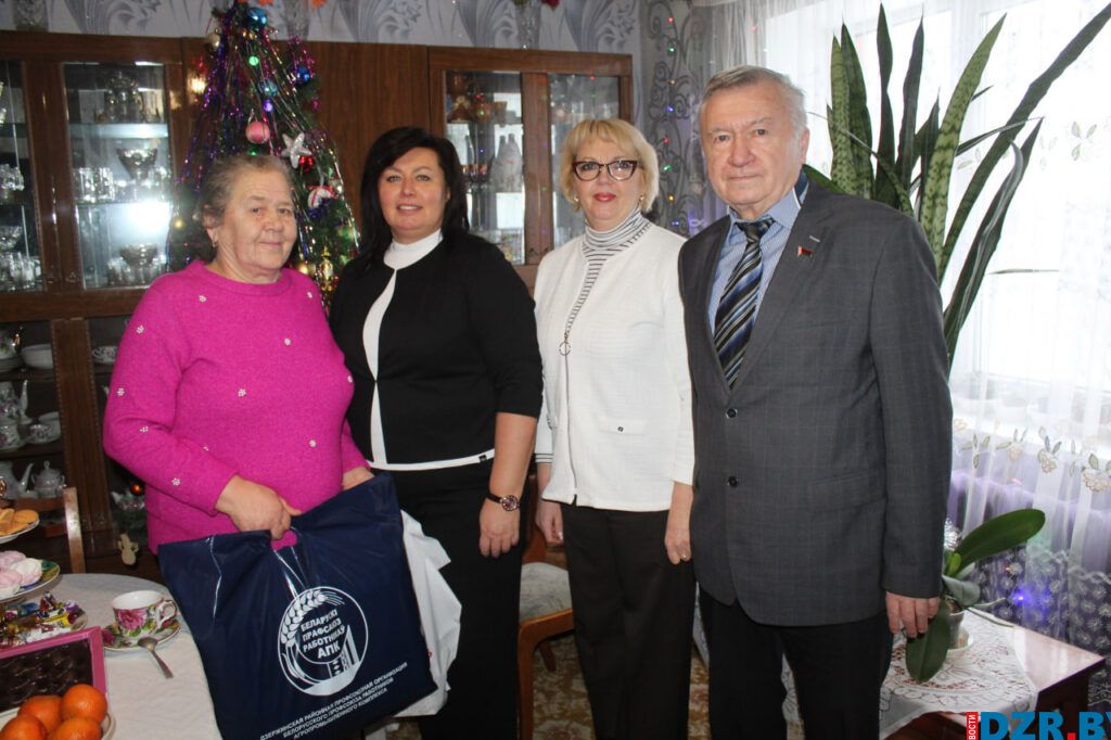 Кавалера двух орденов Трудовой Славы Валентину Плешенкову поздравили в рамках акции «От всей души»