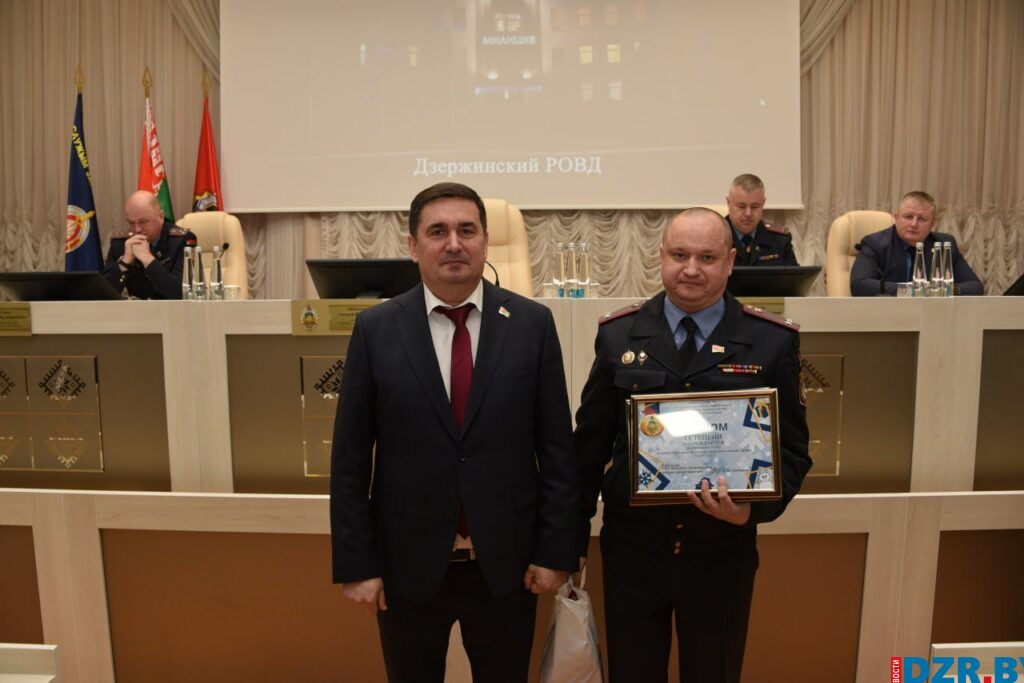 Дзержинский РОВД занял первое место среди районов области в смотре-конкурсе на лучшее новогоднее оформление отдела