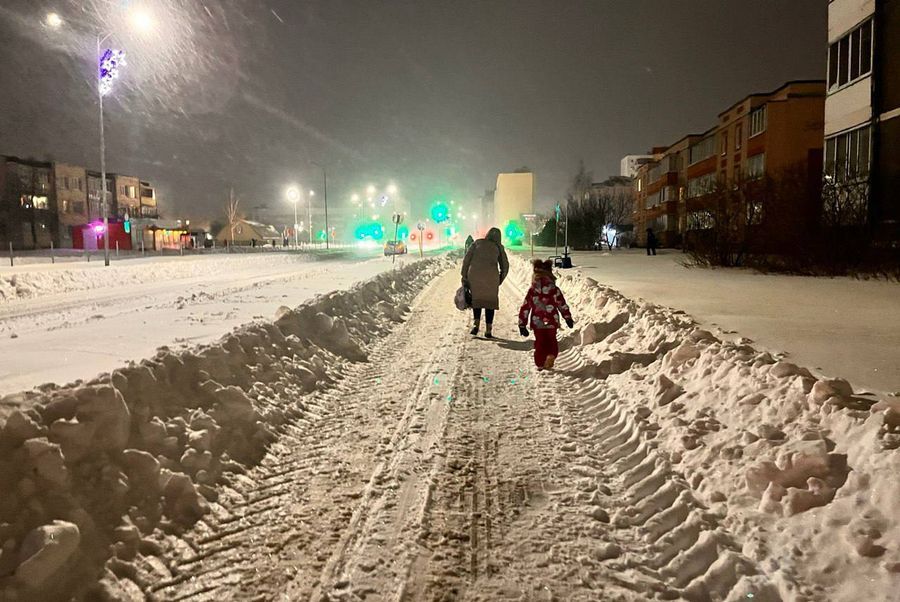 «Работаем круглосуточно». В Дзержинском райисполкоме рассказали, как идет борьба с последствиями снежного циклона