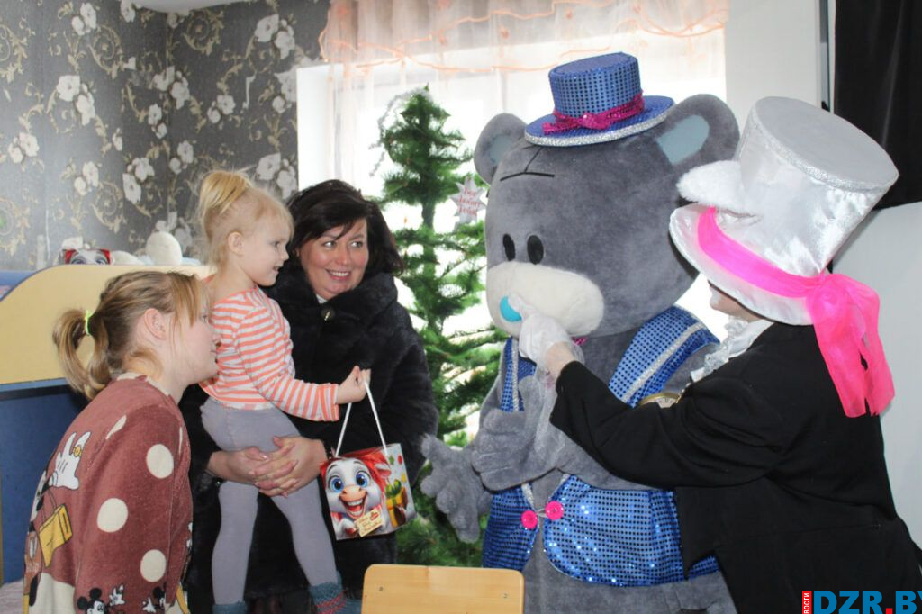 Члены КДН и районный Совет депутатов подарили новогоднее чудо для семьи Адамович