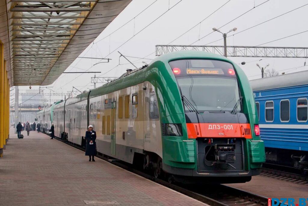 «Пусть ваше добро вернется вам!». Как в Беларуси спасали пассажиров поезда, застрявшего ночью под Дзержинском