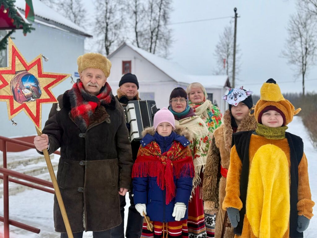 «Ад Каляд да Пакроў»: как детский фольклорный коллектив больше 20 лет возрождает народные обряды в аг. Боровое