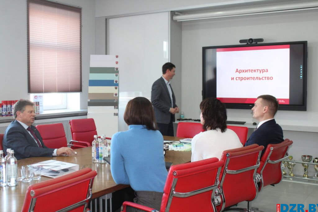 Председатель Дзержинского райисполкома Никита Реут провел рабочую встречу с руководством предприятия «МАВ»