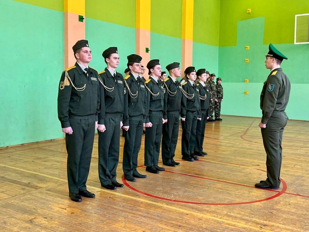 В Дзержинском районе прошел смотр-конкурс среди военно-патриотических клубов учреждений образования