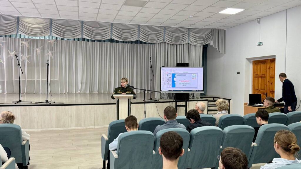 В гимназии Фаниполя прошел патриотический урок с военными 15 зрбр