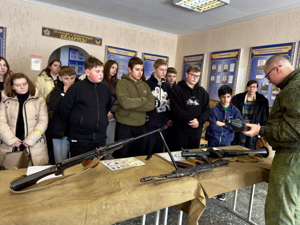 Уроки патриотизма от защитников неба: военные 15-й зенитной бригады встречаются со школьниками и педагогами региона