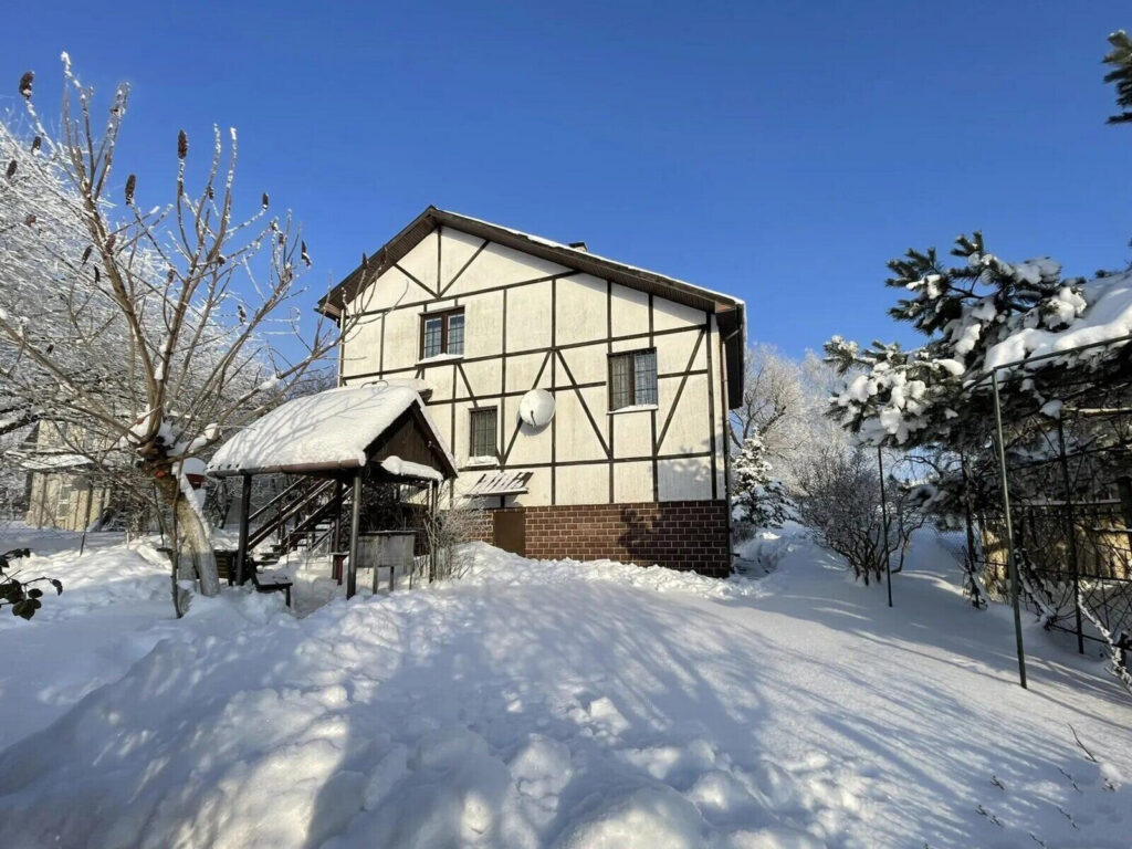 В Дзержинском районе продается загородный дом. Узнали стоимость