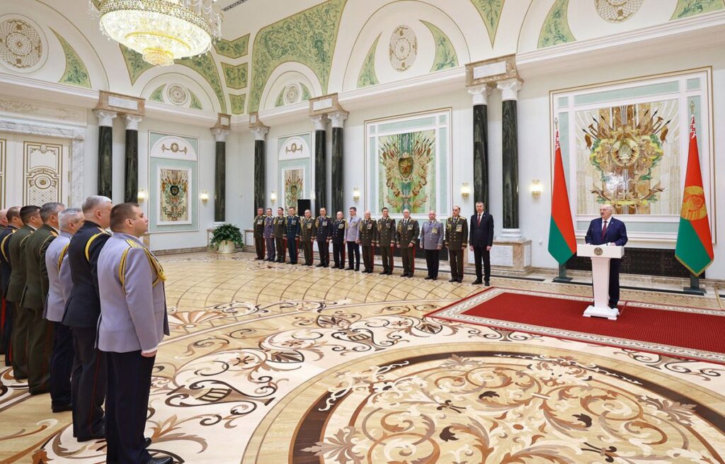 Президент: в ближайшие пару лет в Беларуси полностью решат квартирный вопрос всех людей в погонах