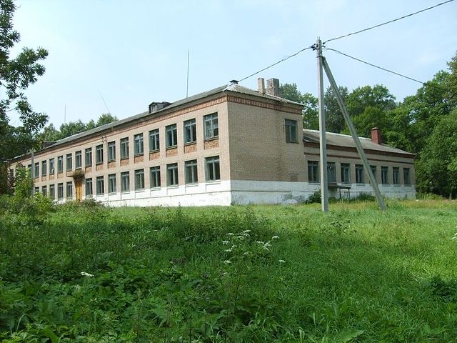 Память об альма-матер: бывшие ученики Татарщинской школы инициировали установку памятного знака