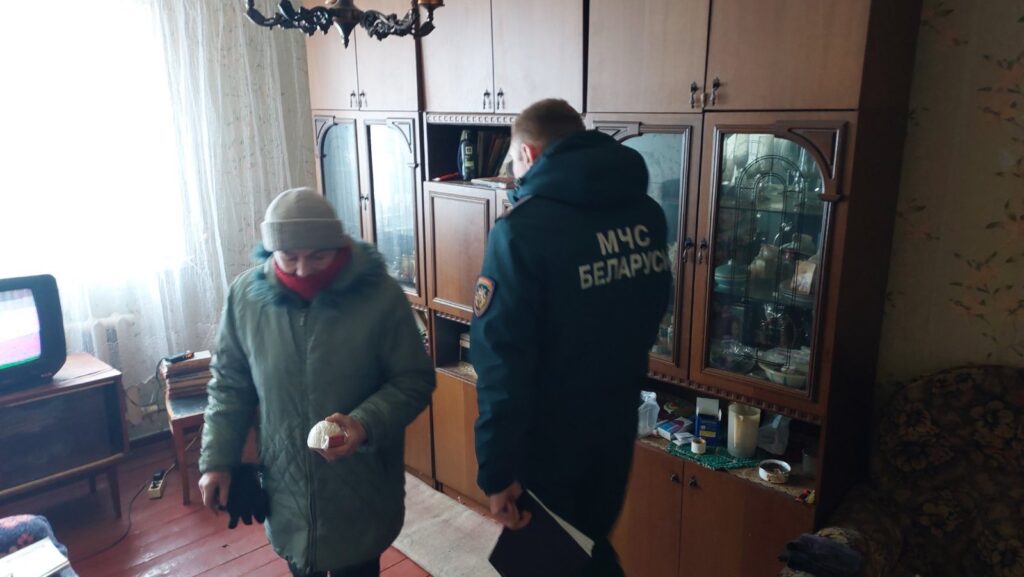 Великое Село посетили районные службы: на сходе граждан обсудили пожары, автобусные рейсы и открытие магазина