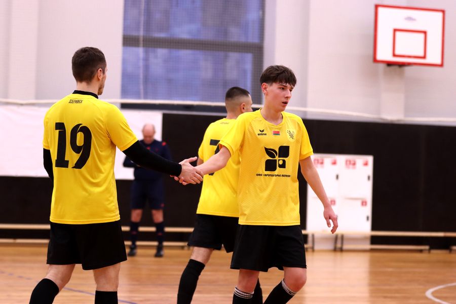 «Арсенал» с лицензией, «Единство» держит марку — новости футбольной недели в Дзержинском районе