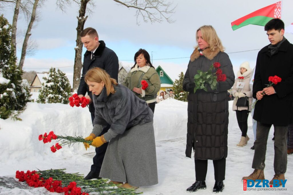 В Дзержинском районе почтили память юных героев-антифашистов