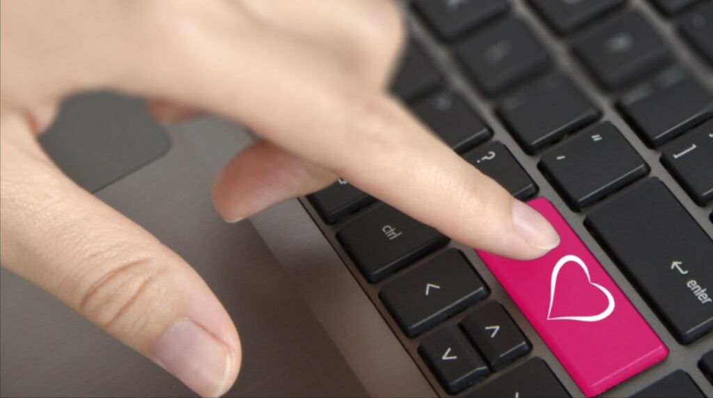 «Сначала предоплата»: как мать двоих детей из поселка Энергетиков обманывала мужчин, обещая интим