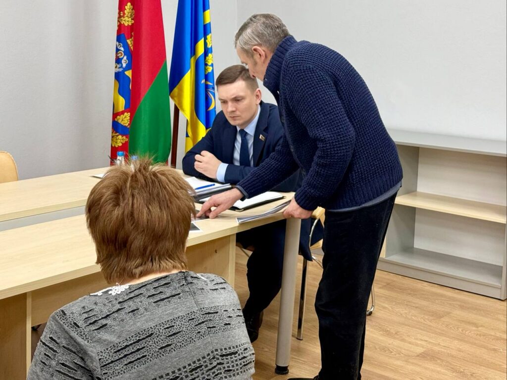 «Просим рассмотреть по-человечески». Как прошел прием граждан у главы Дзержинского района