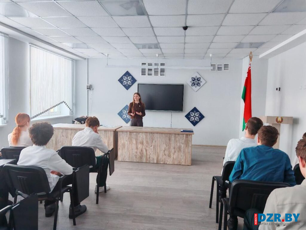 Представители Дзержинского колледжа провели профориентационные встречи в школах района