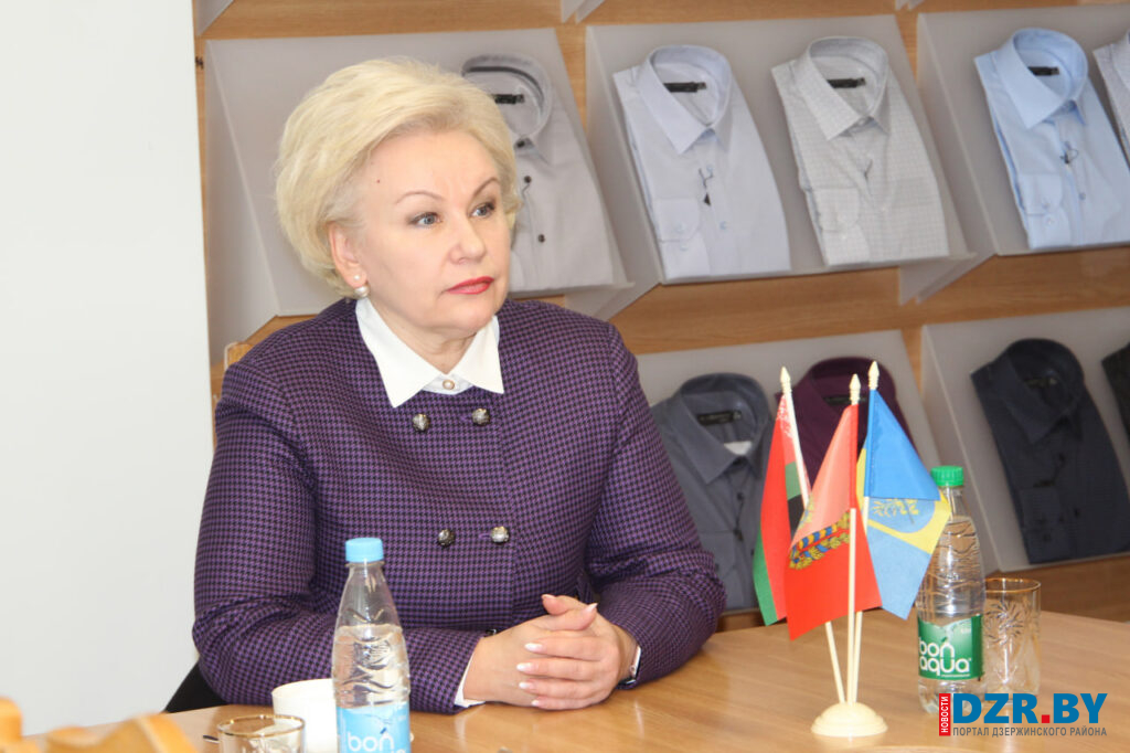 От швей до афганцев: с кем встречалась парламентарий Ирина Костевич во время работы в Дзержинском округе