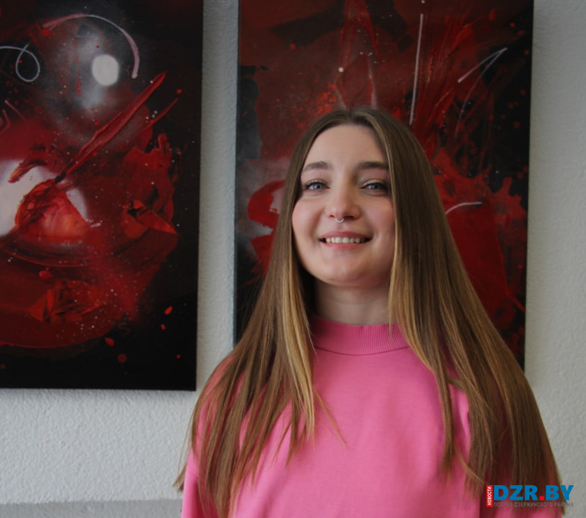 В Дзержинске проходит выставка живописных работ Дианы Вайтехович «Абстракция»