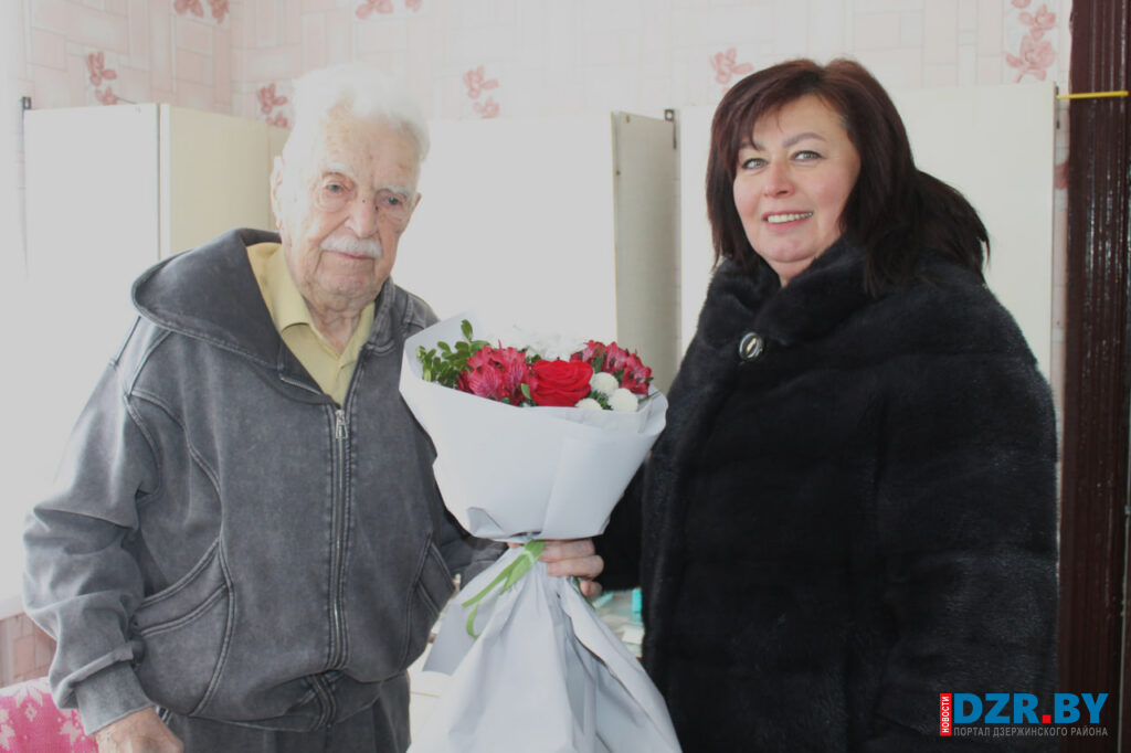 Двойной праздник: в День защитников Отечества руководство района поздравило ветерана Иосифа Рубаника с 99-летием