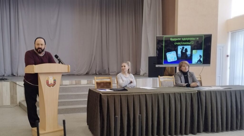 Специалисты РЦГЭ и ЦРБ встретились с учащимися Дзержинского колледжа