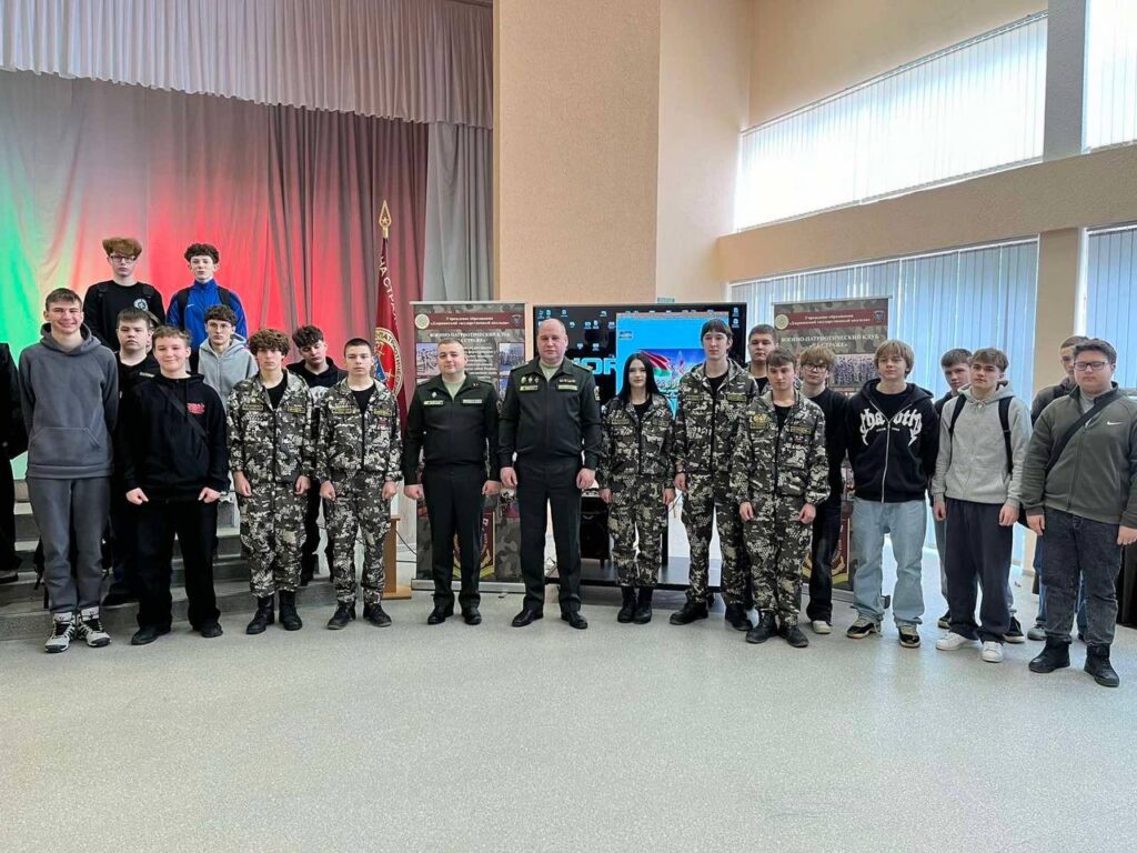 Как военнослужащие и молодежь Дзержинского района отметили День защитников Отечества