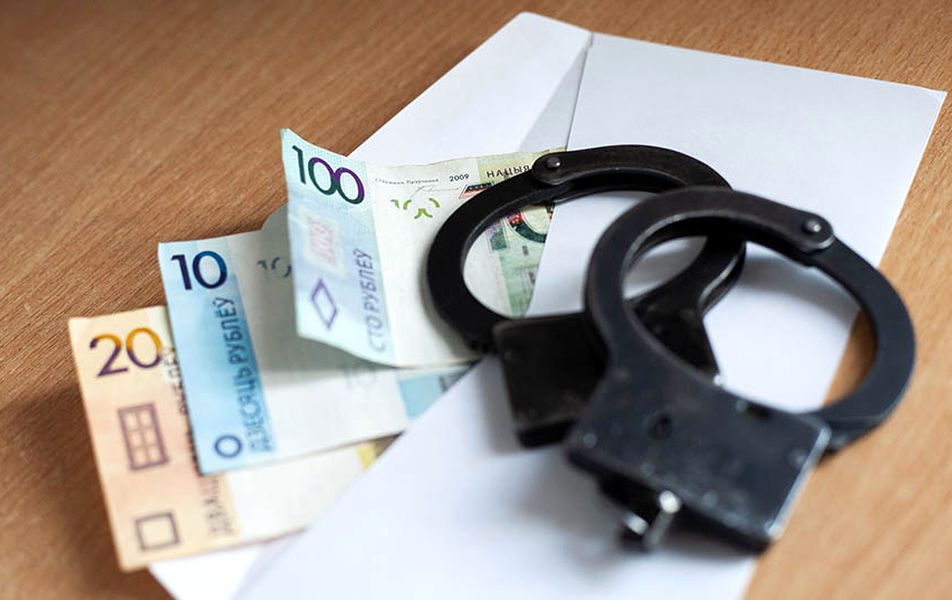 Два с половиной года «химии» и 350 базовых штрафа: чем закончилось дело о взятке в 300 рублей