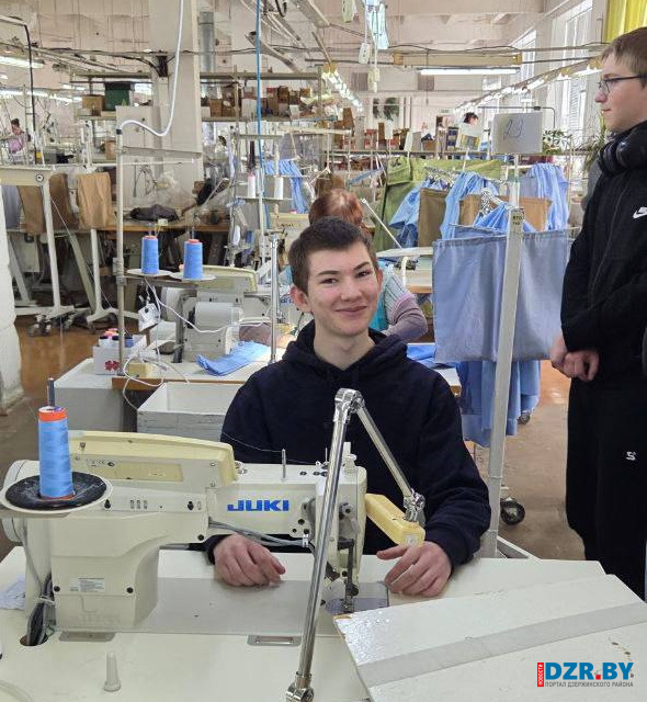 Учащихся Гричинской школы познакомили со всеми циклами производства рубашек на швейной фабрике «Элиз»