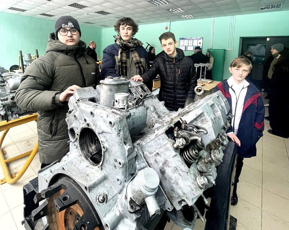 Даниловичские школьники узнали, где гарантируют жилье и 13-ю зарплату