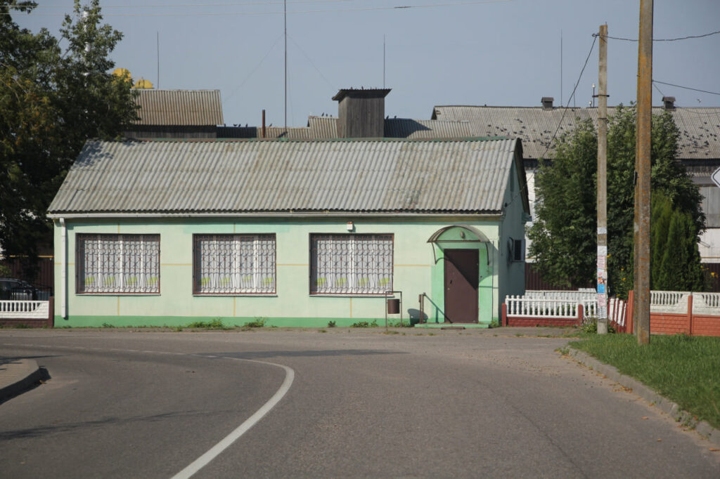 В Петковичах открыли новый магазин, а в Невеличах проводят обрезку деревьев