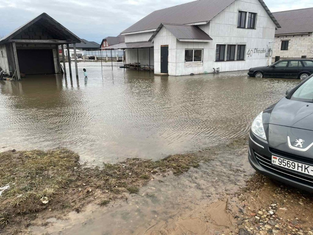 Половодье без ЧС: в Дзержинском районе назвали единственный проблемный участок и напомнили, кто должен чистить канавы