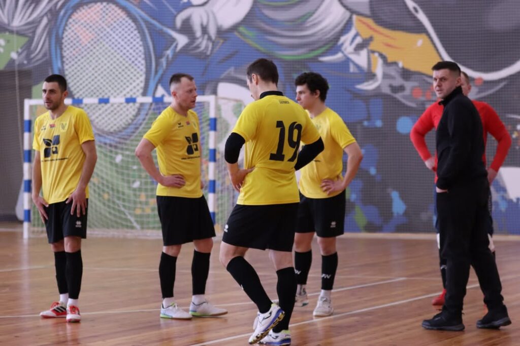 «Единство» проигрывает, но все еще лидирует, а «Арсенал» собирает звезд