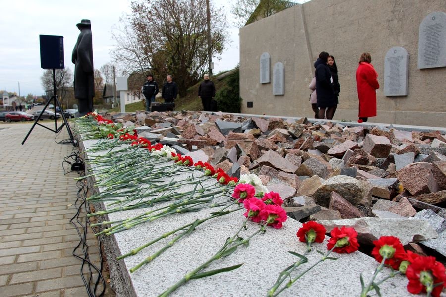 Гособвинитель заявил о причастности Гецявичюса к расстрелу более 1000 евреев в Дзержинске