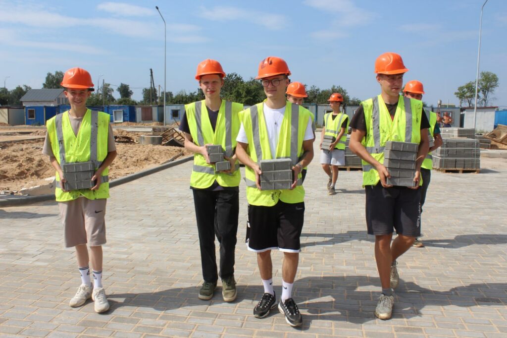 Более 4000 вакансий для молодежи: в Минской области открывается набор в студотряды