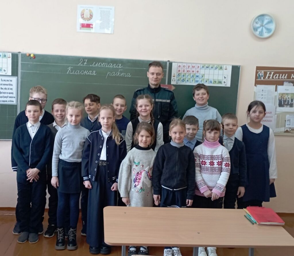 Сотрудники Дзержинского РОЧС провели урок безопасности в Боровиковской БШ