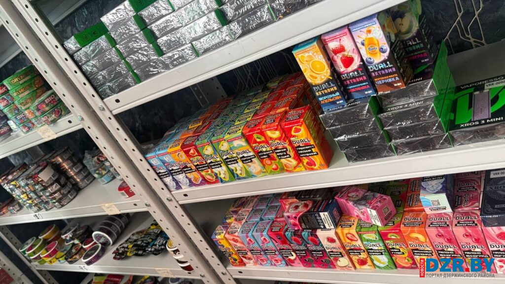 Сотрудники Дзержинского РОВД пресекли незаконную торговлю «электронками»