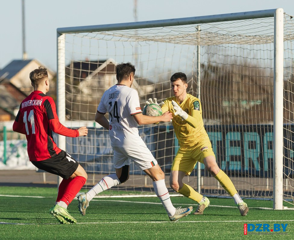 Итоги футбольных выходных для Дзержинска: стартовое поражение «Арсенала» и небывалая интрига в мини-футболе