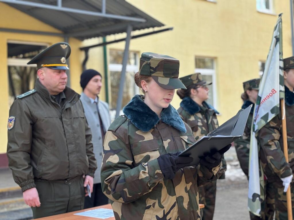 На базе 6-го зенитного ракетного дивизиона состоялось посвящение учащихся Станьковской СШ в члены клуба «Патриот»