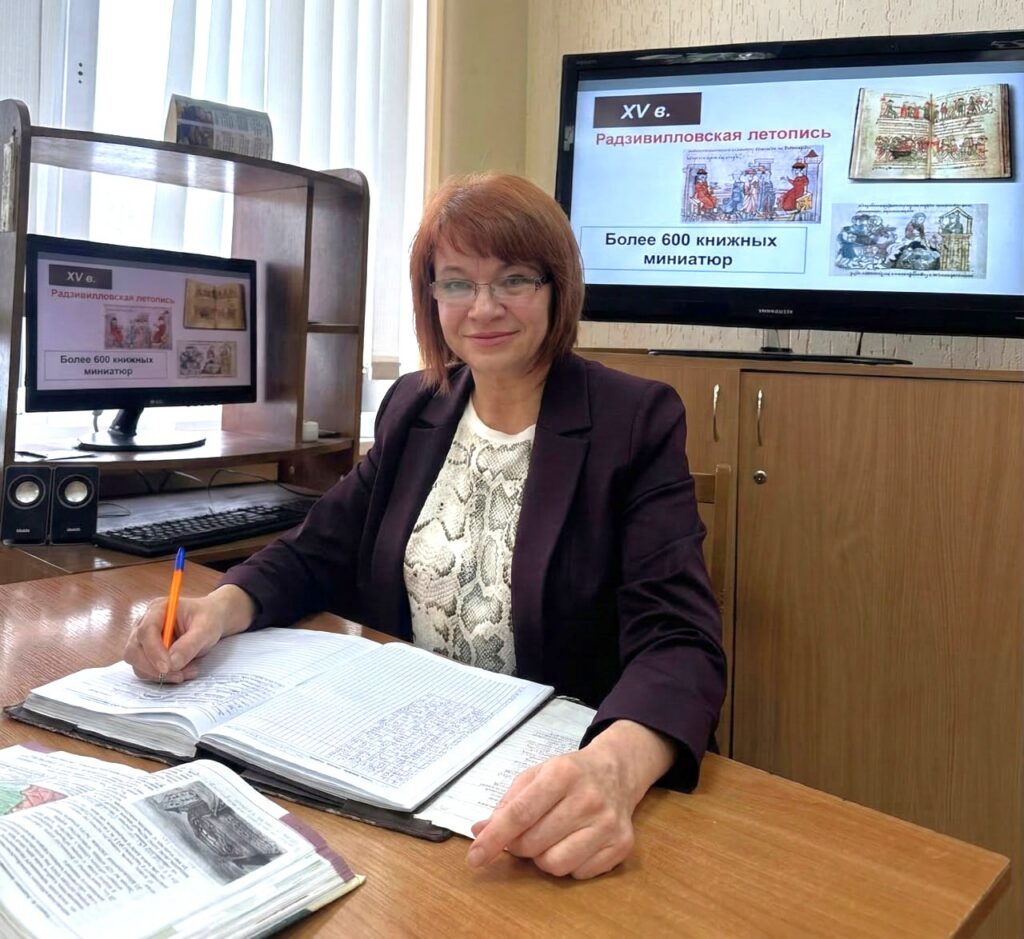 Как бывший учитель музыки в Дзержинске готовит победителей олимпиад по истории и обществоведению