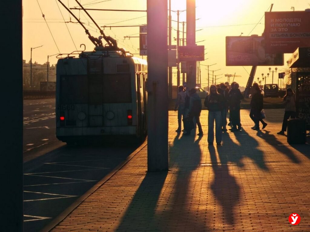 Больше выходных, дороже бензин и лимиты на карты – что принесет апрель белорусам