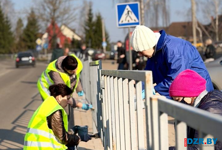 Работники предприятий и учреждений Дзержинщины вышли на районный субботник