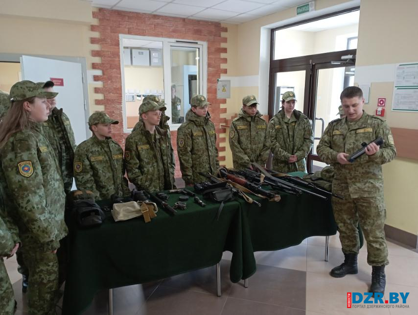 Воспитанники военно-патриотического клуба «Крутогорец» побывали на экскурсии в подразделениях Сморгонской пограничной группы